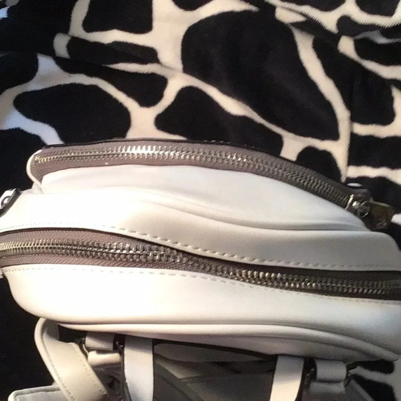 NWOT Guess 1981 White Backpack main image 7